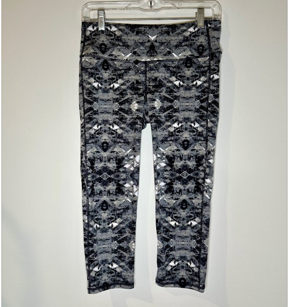 Athleta Cosmic Chaturanga Cropped Capri Tight Legging Size Small